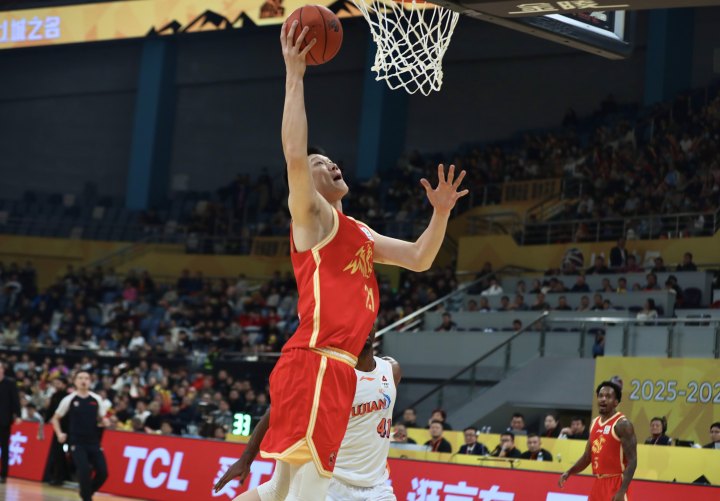 广厦男篮主场艰难取胜,连胜保持什么状态
