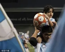 包含意甲球队举办球迷见面会，与球迷亲密互动的词条