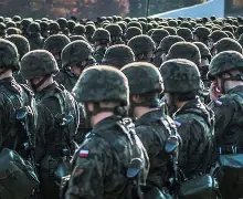 美国队在波兰舨内赢得友谊赛,核心受雇运动 美国队在波兰舨内赢得友谊赛,核心受雇运动